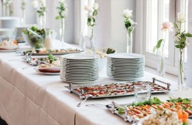 وداعاً للحيرة أمام  بوفيه الزفاف