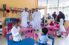 سلطان بن أحمد القاسمي يزور قرية الرحمة في سريلانكا ويسلم الأرامل والأيتام منازلهم الجديدة