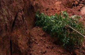 الحفرة ابتلعته ونجا بأعجوبة