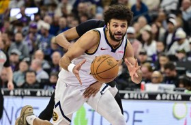 موراي يسجل 45 نقطة ويقود دنفر ناغتس لتجاوز يوتا جاز 