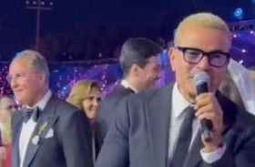 هجوم شرس على عمرو دياب بسبب «صفعة» لمعجب