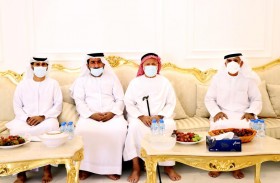 مجلس أولياء أمور الطلبة والطالبات في المنطقة الوسطى يزور المواطن سعيد سالم الهمزة ويقدر جهوده في خدمة التعليم 