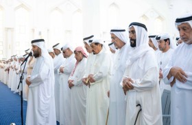 حاكما عجمان وأم القيوين يؤديان صلاة الجنازة على جثمان الشيخ سعود بن عبدالله النعيمي