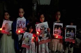 شموع وسط الدمار.. صرخات أهل تعز ترتفع ضد الحوثي