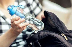 دراسة تحذر من زجاجات المياه القابلة لإعادة الاستخدام