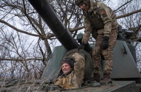 قائد القوات البرية الأوكرانية يزور باخموت المحاصرة 