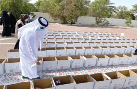 فريق «عونك يا وطن» يقدم هدايا العيد للأيتام بمناسبة «يوم زايد للعمل الإنساني»