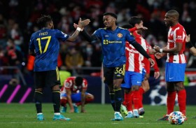 يونايتد يعود من مدريد بتعادل ثمين ضد أتلتيكو 