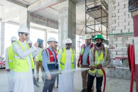 بلدية مدينة أبوظبي تعزز معايير السلامة والوقاية من الحرائق في المواقع الإنشائية 