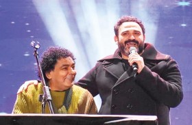 تفاصيل أغنية الكينج محمد منير مع أكرم حسني
