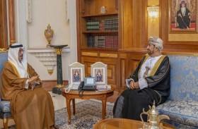 سلطان عمان يمنح سفير الإمارات وسام النعمان من الدرجة الأولى