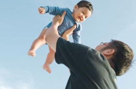 طريقة الآباء في اللعب مع الطفل تحدد أسلوبه مع الآخرين