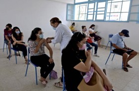 تونس.. تطعيم مليون ونصف ضد كورونا ومؤشرات الإصابة بتراجع