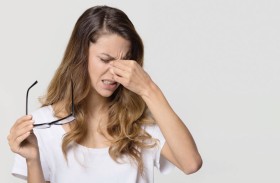 أطعمة تحمي عينيك من التلف الناتج عن استخدام الشاشات