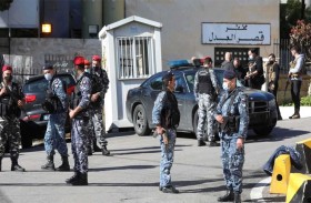 شقيقان يعذبان والدهما بطريقة مروّعة