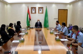 مدير جامعة الشارقة يلتقي بأعضاء من مجلسي الطلبة وجوالة وشابات الجامعة