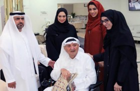 لجنة في «استشاري الشارقة» تطلع على خدمات «دار المسنين»