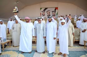 راشد بن حمدان بن محمد يتوج الفائزين في مزاينة الإبل بمهرجان محمد بن زايد لسباقات الهجن