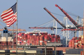 إيكونوميست: مرونة الاقتصاد الأميركي تتحدى المتشائمين