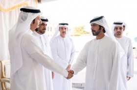 خليفة بن طحنون يقدم واجب العزاء في وفاة والدة الشهيد محمد عبد العزيز الحمادي