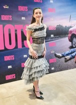 الممثلة الأمريكية كيرنان شيبكا لدى حضورها العرض الأول لفيلم «Idiots» في مسرح إيجل في لوس أنجلوس. «ا ف ب» 