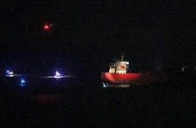 القوات البريطانية تعتقل 7 متسللين هددوا طاقم ناقلة نفط