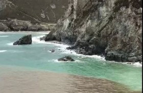 مياه شاطئ بريطاني تحولت للون البني