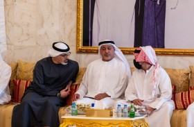 خالد بن محمد بن زايد يُقدم واجب العزاء بوفاة ميرة بنت راشد المزروعي