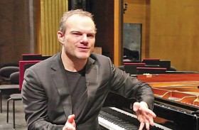 وفاة قائد الأوركسترا لارس فوغت 