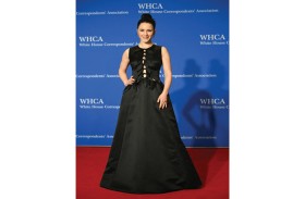 الممثلة الأمريكية راشيل بروسناهان تصل لحضور عشاء جمعية مراسلي البيت الأبيض (WHCA) في واشنطن. (ا ف ب)
