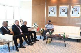 قائد عام شرطة أبوظبي يلتقي وفدا أمنيا مغربيا