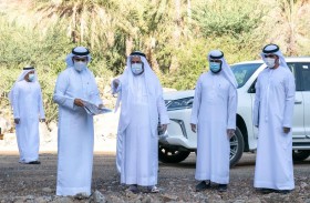 حاكم الشارقة يتفقد عددا من المشاريع التطويرية في مدينة خورفكان