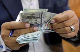 الدولار يكسب مع عزوف عن المخاطرة 