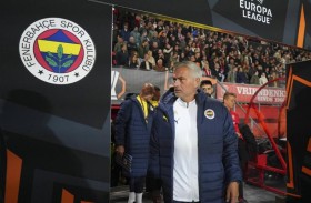 مانشستر يونايتد يصطدم بمدربه السابق في يوروبا ليغ 