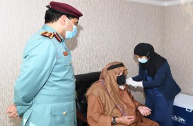 شرطة رأس الخيمة توفر اللُقاح لمنتسبيها المتقاعدين 