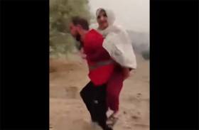  موجة إعجاب واسعة بشاب أنقذ مسنة من الحرائق 