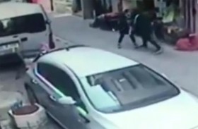 يطعن زوجته في شارع عام