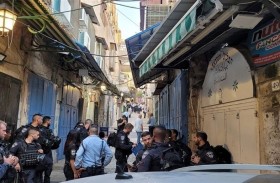 إسرائيل تطرد أسرة فلسطينية من بيتها وتسلمه لمستوطنين