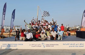 زلزال 25 يعانق (ناموس) سباق الشراعية 60 قدما