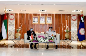 قائد عام شرطة أبوظبي يلتقي سفير سنغافورة