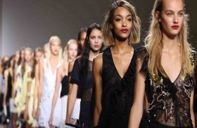 عرض أزياء يجمع التبرعات لمرضى السرطان