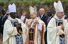 البابا ليو يزور مدينة تعاني من الصراع في الكاميرون 