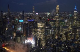 هل تنطفئ أنوار «عاصمة الفن» بسبب غلاء المعيشة؟