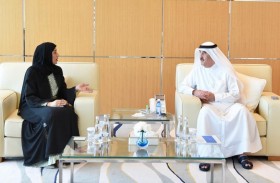 حاكم أم القيوين يطلع على خطط وبرامج وإنجازات وزارة تنمية المجتمع