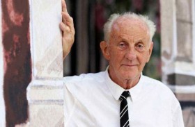 رحيل مصمم أزياء الأميرة ديانا بول كوستيلو