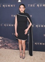 الممثلة المصرية مي الغيتي لدى حضورها العرض الخاص لفيلم «المومياء» للمخرج لي كرونين في هوليوود.ا ف ب 