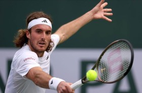 تسيتسيباس إلى الدور الثالث في دورة ميامي 