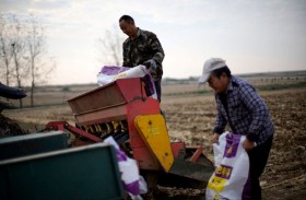 مزارعون يرصدون ارتفاعا حادا في أسعار الأسمدة جراء اضطراب الصادرات بسبب حرب إيران