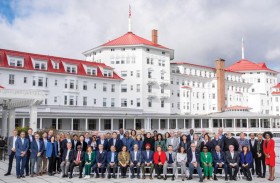 بحث المسارات المحتملة للاقتصاد العالمي خلال العقود المقبلة