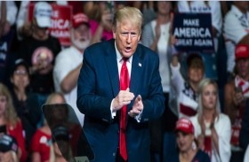 ترامب يؤجل تجمعاً انتخابياً ويتجاهل «كورونا»